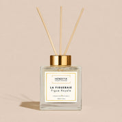 Diffuseur d'ambiance à bâtonnets de rotin La Figueraie, senteur figue royale, flacon 100ml seul sur fond beige