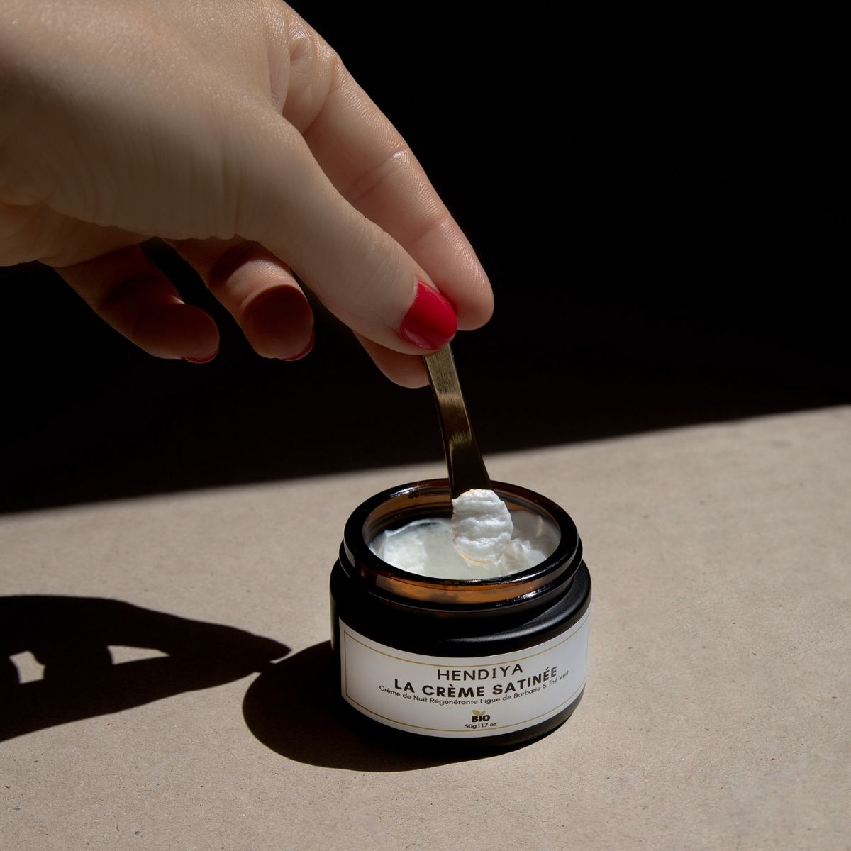 Velvety texture of La Crème Satinée, Hendiya® organic nourishing night cream